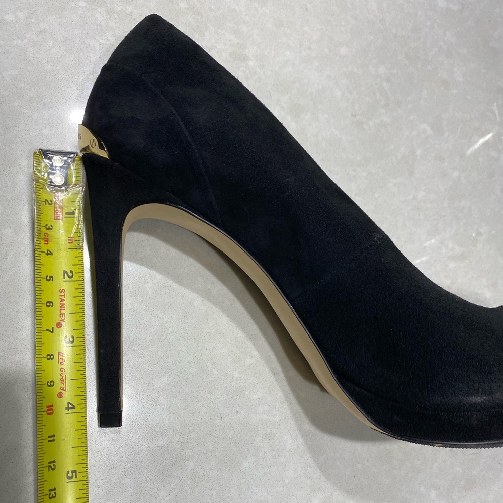 New Michael Kors Yasmine suede pumps Black gold cap logo on heels US 8 inbox⭐️⭐️ - Picture 12 of 17